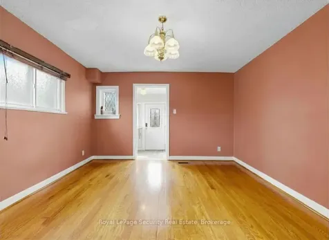 31 Blandford Street Toronto ON M6E 3A6