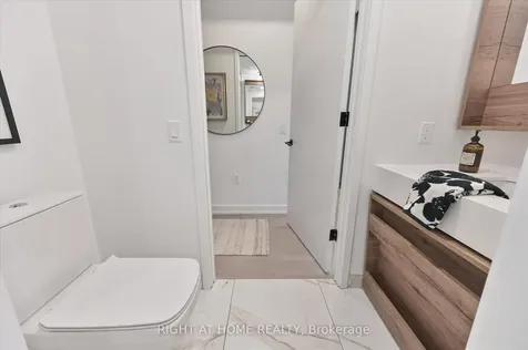 505 Richmond Street W Toronto ON M5V 1Y3