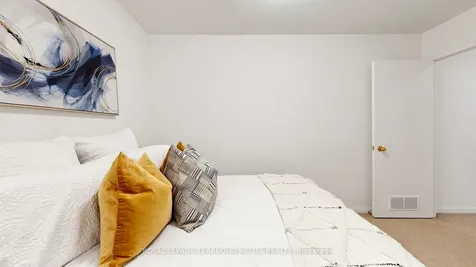 5 Everson Drive Toronto ON M2N 7C3
