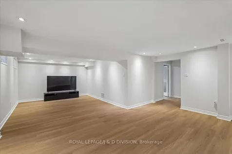 8 Crimson Millway N/a Toronto ON M2L 1T6