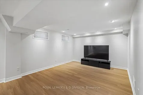 8 Crimson Millway N/a Toronto ON M2L 1T6