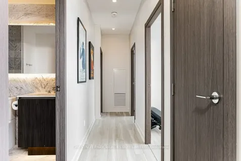 17 Bathurst Street Toronto ON M5V 0N1