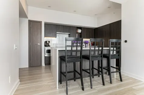 17 Bathurst Street Toronto ON M5V 0N1