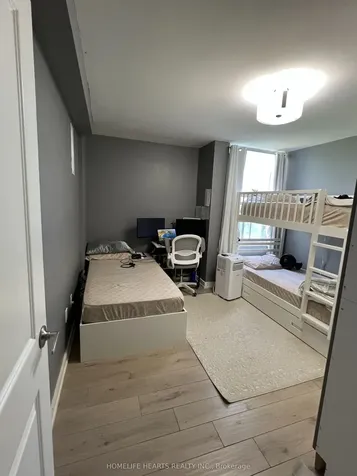 20 Edgecliff Golfway Toronto ON M3C 3A4