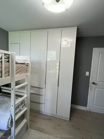20 Edgecliff Golfway Toronto ON M3C 3A4