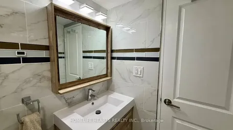 20 Edgecliff Golfway Toronto ON M3C 3A4