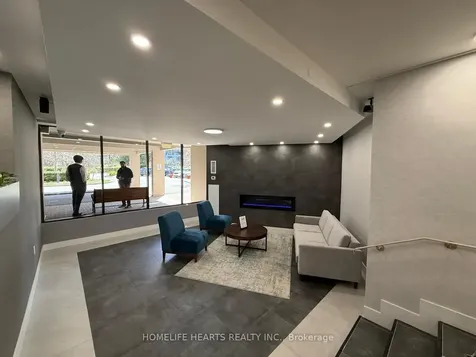 20 Edgecliff Golfway Toronto ON M3C 3A4