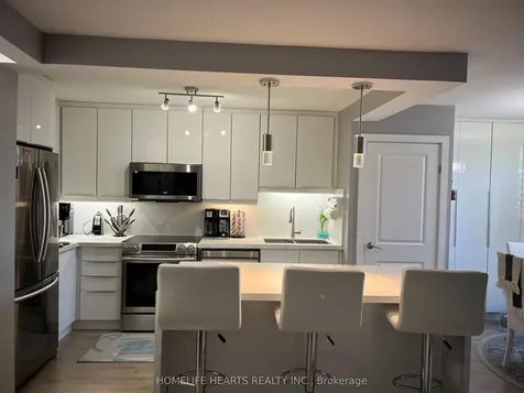20 Edgecliff Golfway Toronto ON M3C 3A4