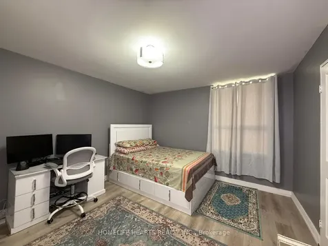 20 Edgecliff Golfway Toronto ON M3C 3A4