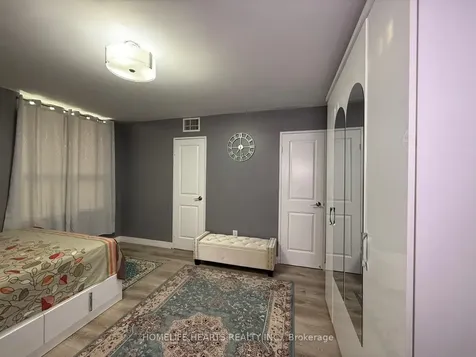 20 Edgecliff Golfway Toronto ON M3C 3A4