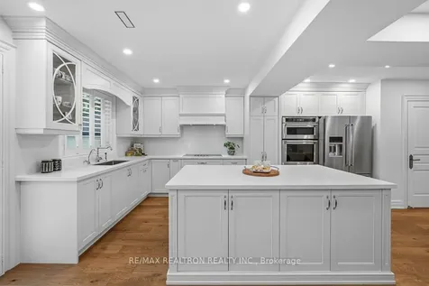 98 Poyntz Avenue Toronto ON M2N 1J2