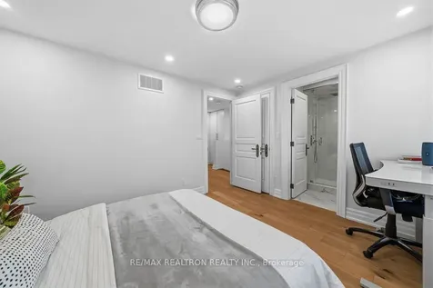 98 Poyntz Avenue Toronto ON M2N 1J2