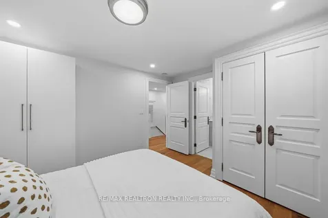 98 Poyntz Avenue Toronto ON M2N 1J2