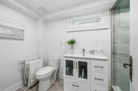 98 Poyntz Avenue Toronto ON M2N 1J2