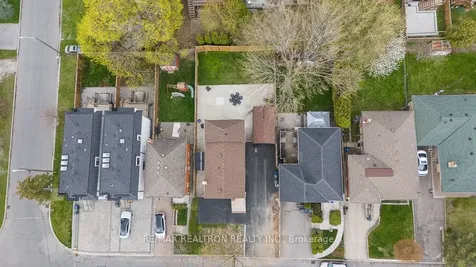 98 Poyntz Avenue Toronto ON M2N 1J2