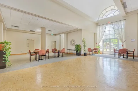 11 Thorncliffe Park Drive Toronto ON M4H 1P3