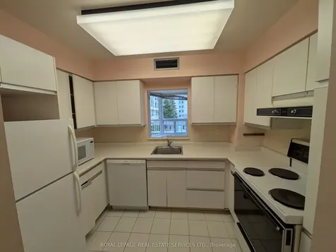 11 Thorncliffe Park Drive Toronto ON M4H 1P3