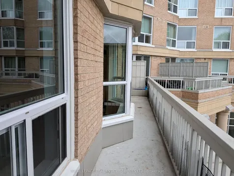 11 Thorncliffe Park Drive Toronto ON M4H 1P3