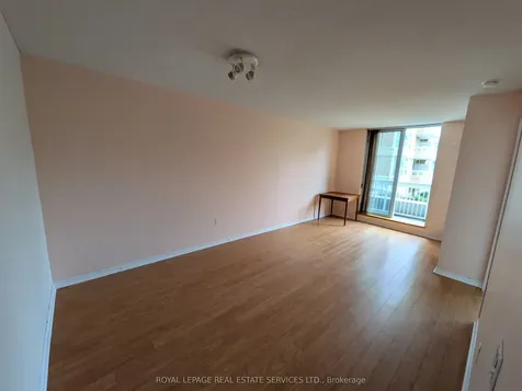 11 Thorncliffe Park Drive Toronto ON M4H 1P3