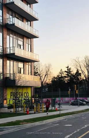 32 Forest Manor Road Toronto ON M2J 1M1