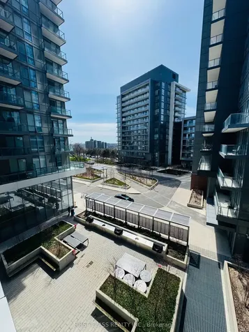 32 Forest Manor Road Toronto ON M2J 1M1