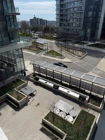 32 Forest Manor Road Toronto ON M2J 1M1