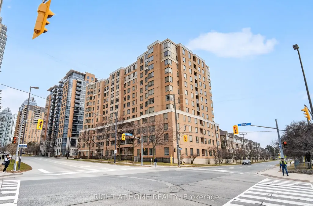 88 Grandview Way Toronto ON M2N 6V6