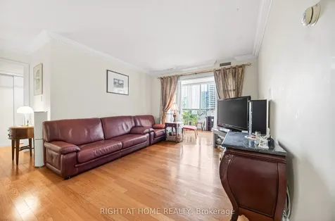 88 Grandview Way Toronto ON M2N 6V6