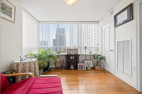 88 Grandview Way Toronto ON M2N 6V6