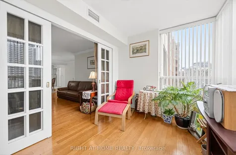 88 Grandview Way Toronto ON M2N 6V6