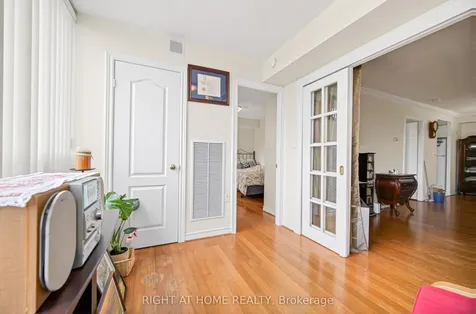 88 Grandview Way Toronto ON M2N 6V6