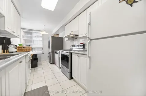 88 Grandview Way Toronto ON M2N 6V6