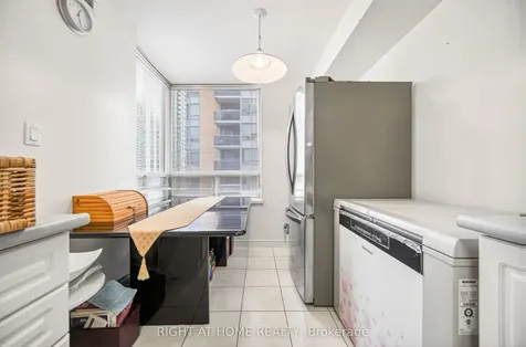 88 Grandview Way Toronto ON M2N 6V6