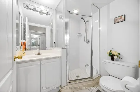 88 Grandview Way Toronto ON M2N 6V6