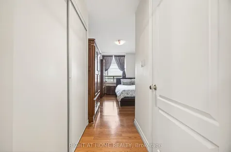 88 Grandview Way Toronto ON M2N 6V6