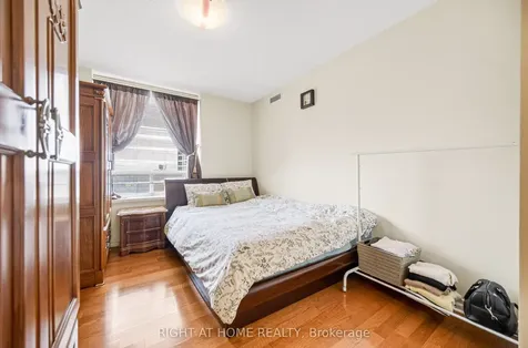 88 Grandview Way Toronto ON M2N 6V6