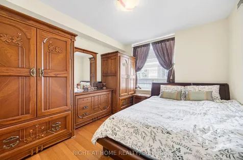 88 Grandview Way Toronto ON M2N 6V6
