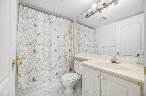 88 Grandview Way Toronto ON M2N 6V6