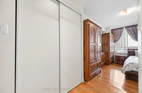 88 Grandview Way Toronto ON M2N 6V6