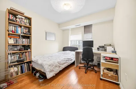 88 Grandview Way Toronto ON M2N 6V6