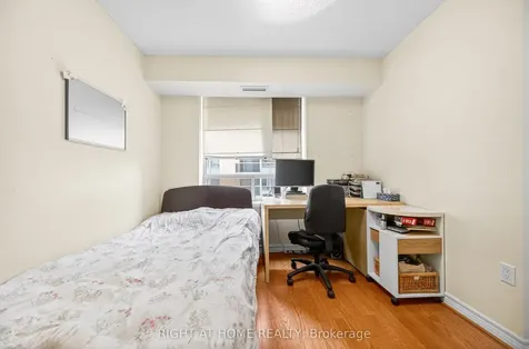 88 Grandview Way Toronto ON M2N 6V6