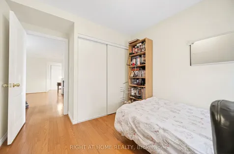 88 Grandview Way Toronto ON M2N 6V6