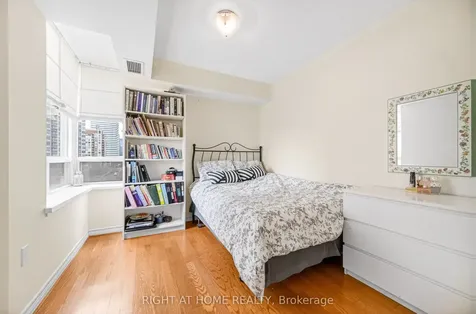 88 Grandview Way Toronto ON M2N 6V6