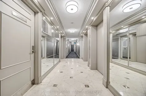 88 Grandview Way Toronto ON M2N 6V6