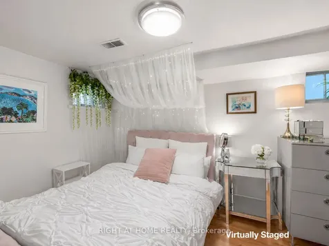 284 Grace Street Toronto ON M6G 3A6