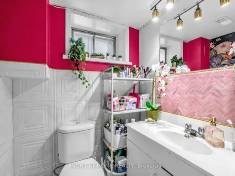 284 Grace Street Toronto ON M6G 3A6