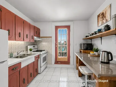 284 Grace Street Toronto ON M6G 3A6