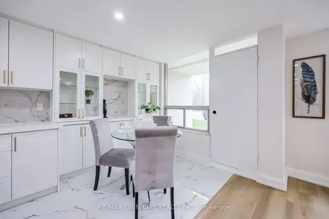 20 Edgecliff Golfway Toronto ON M3C 3A4