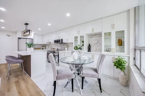 20 Edgecliff Golfway Toronto ON M3C 3A4