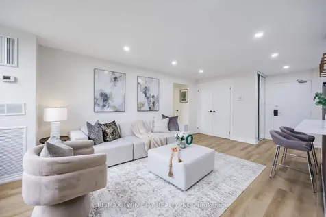 20 Edgecliff Golfway Toronto ON M3C 3A4